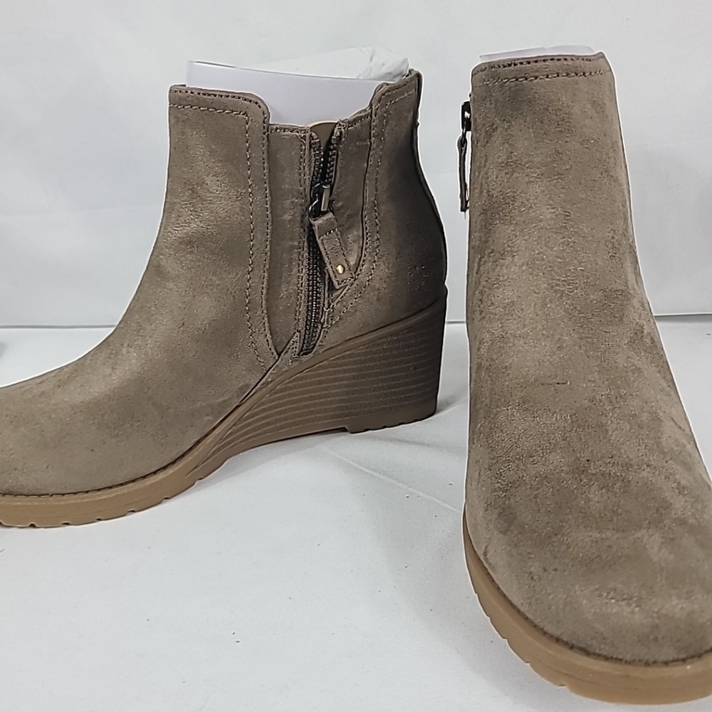 NEW Dr. Scholls Women's Camden Wedge Ankle Boots Taupe Micro Sz 10 M - Picture 3 of 7